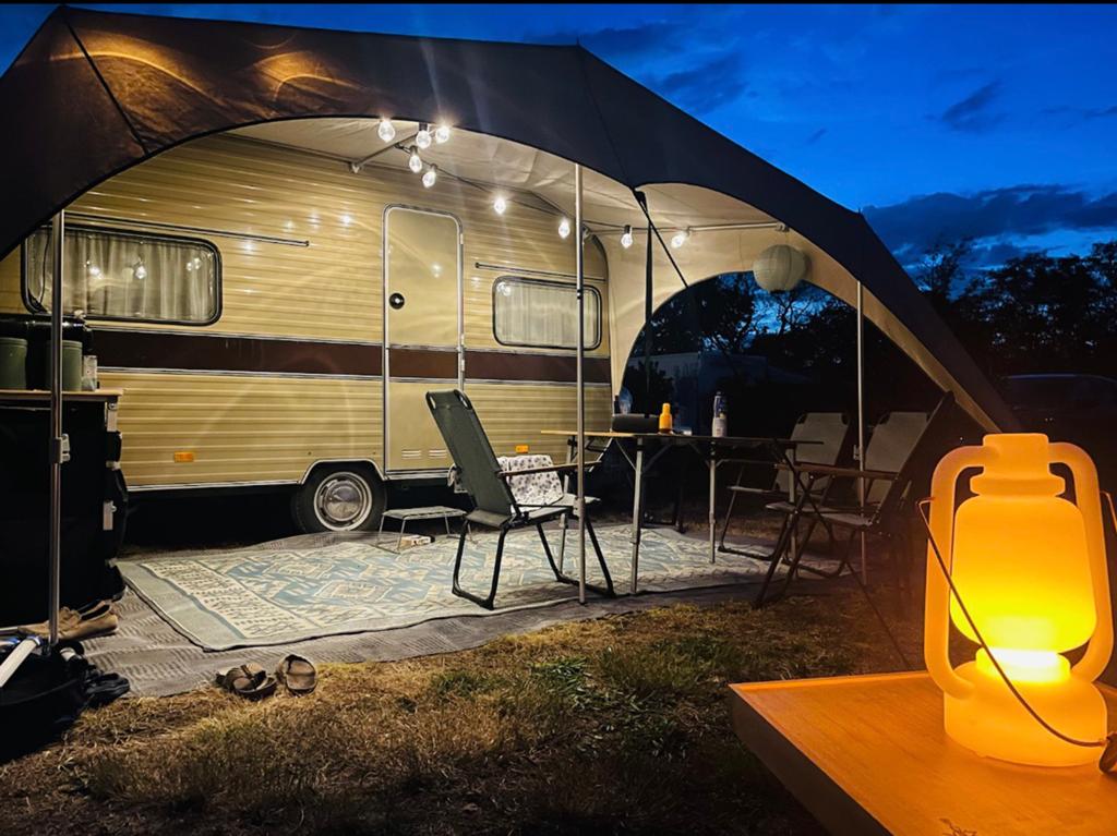 Avento H385 caravan met Campooz luifel, Koelkast, Avento, Treinzit, Particulier