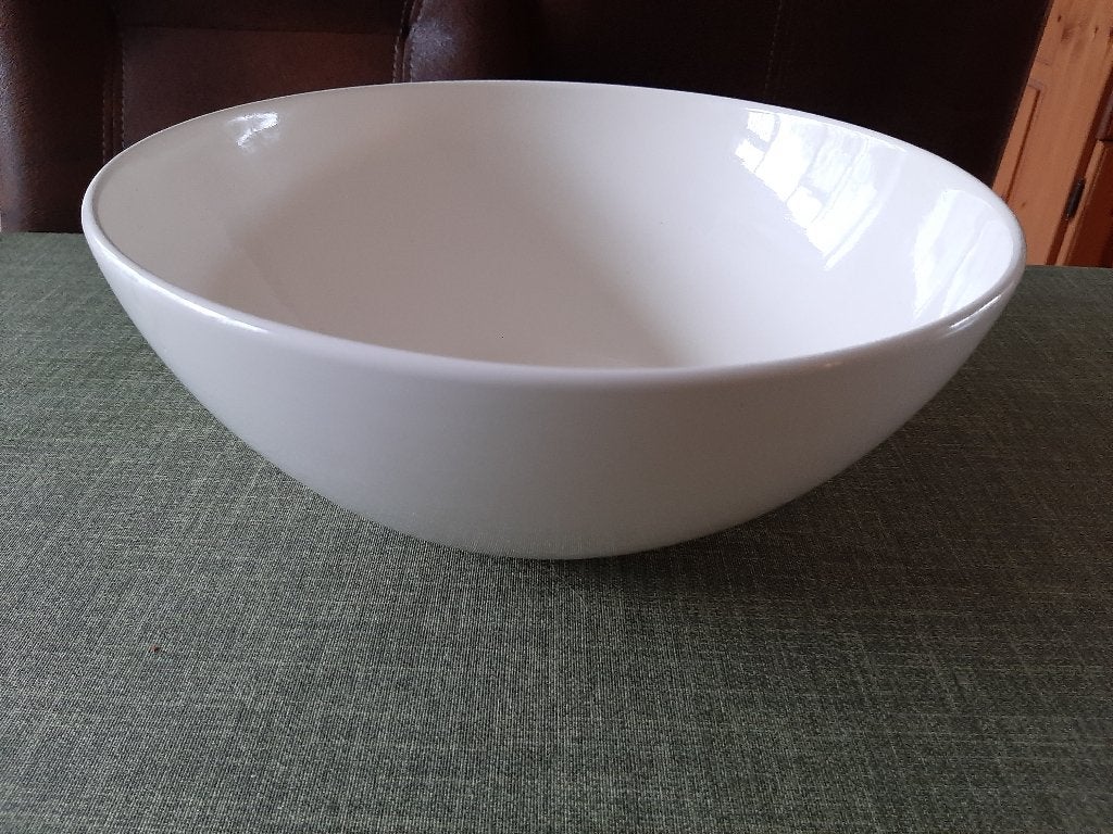 Grote witte schaal aardewerk, Schaal, Rond, Ophalen of Verzenden, Zo goed als nieuw