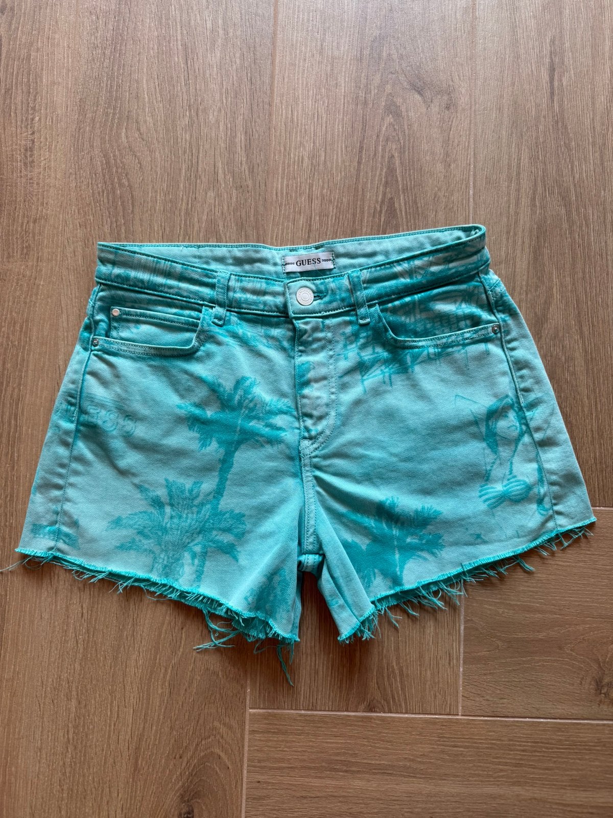 Guess korte broek maat S, Kleding | Dames, Overige kleuren, Kort, Ophalen of Verzenden, Zo goed als nieuw