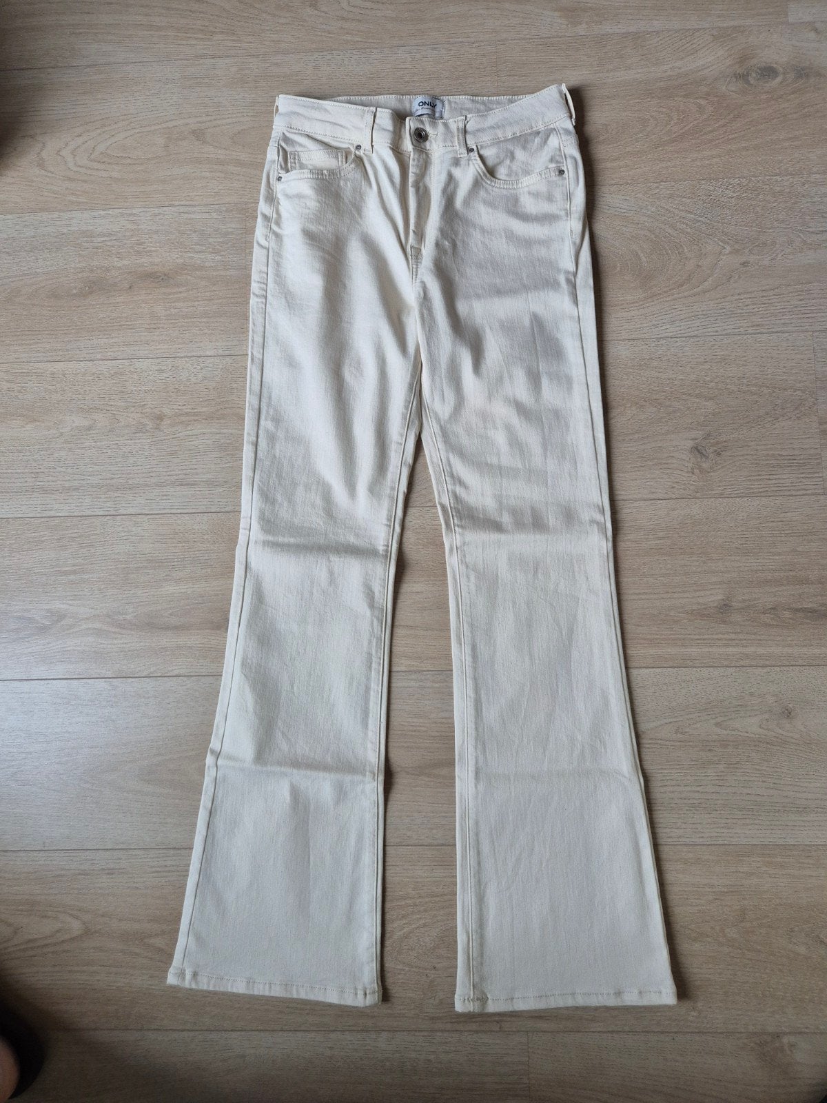 Cremekleur flared jeans/spijkerbroek merk Only Blush mt L/32, Ophalen of Verzenden, Zo goed als nieuw, W30 - W32 (confectie 38/40)
