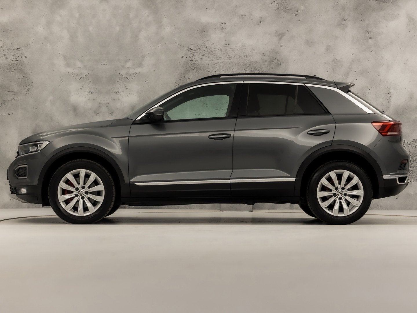 Volkswagen T-Roc 1.5 TSI Sport 150Pk (APPLE CARPLAY, GROOT N, Voorwielaandrijving, 12 maanden, Stof, 4 cilinders