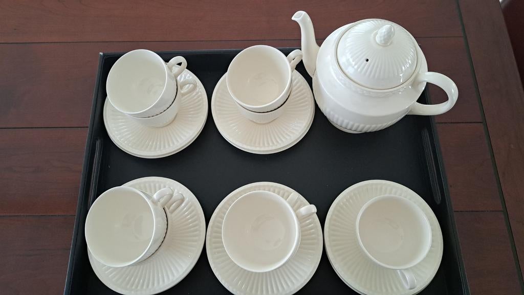 Wedgwood Edme theeservies - 5 kop en schotels met theepot, Huis en Inrichting, Keuken | Servies, Ophalen of Verzenden, Zo goed als nieuw