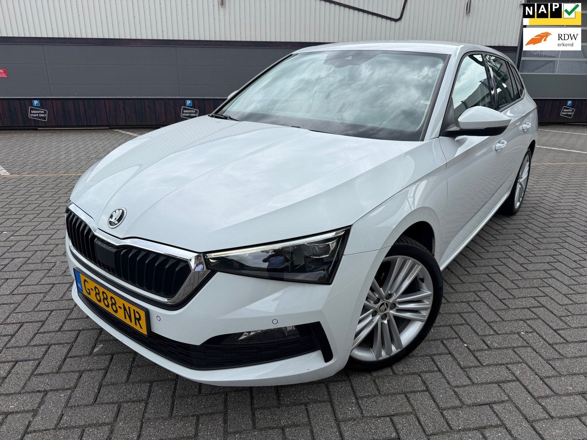 Skoda Scala 1.0 TSI Business Edition*Automaat*CarPlay*Cruise, Auto's, Skoda, Scala, Gebruikt, Euro 6, 116 pk
