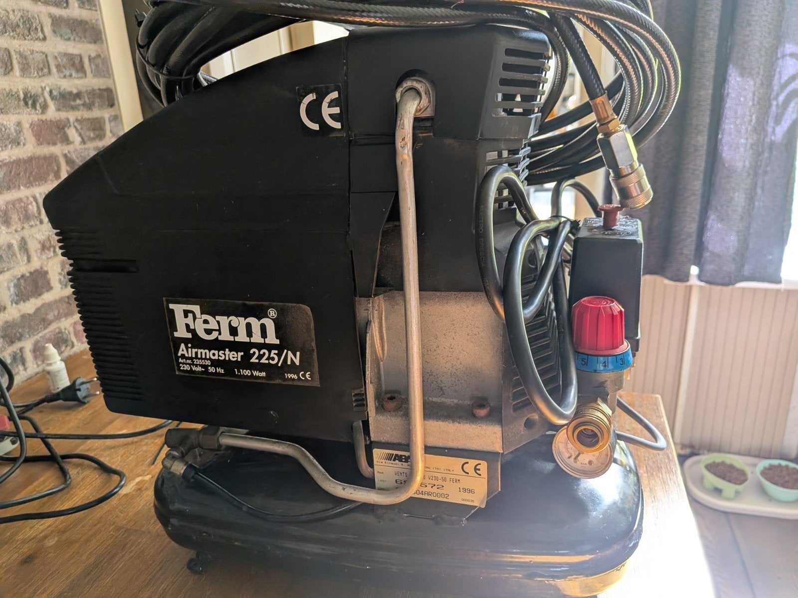 Ferm Airmaster 225/N compressor met slang, goed werkend, Doe-het-zelf en Verbouw, Compressors, Ophalen, Gebruikt, 10 bar of meer