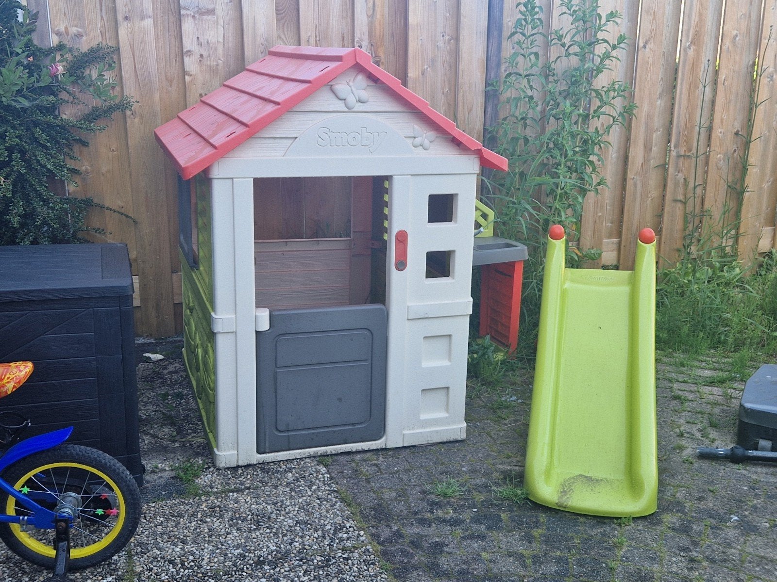 Smoby Speelhuisje met Keuken en Glijbaan, Kinderen en Baby's, Speelgoed | Buiten | Speelhuisjes, Ophalen