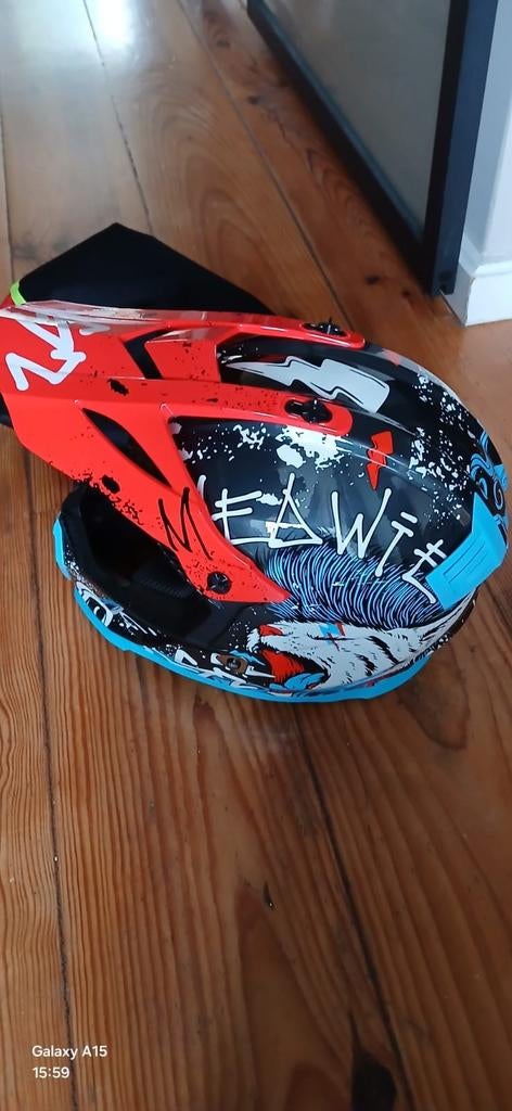 Crosshelm met opvallend design, Motoren, Kleding | Motorhelmen, Ophalen