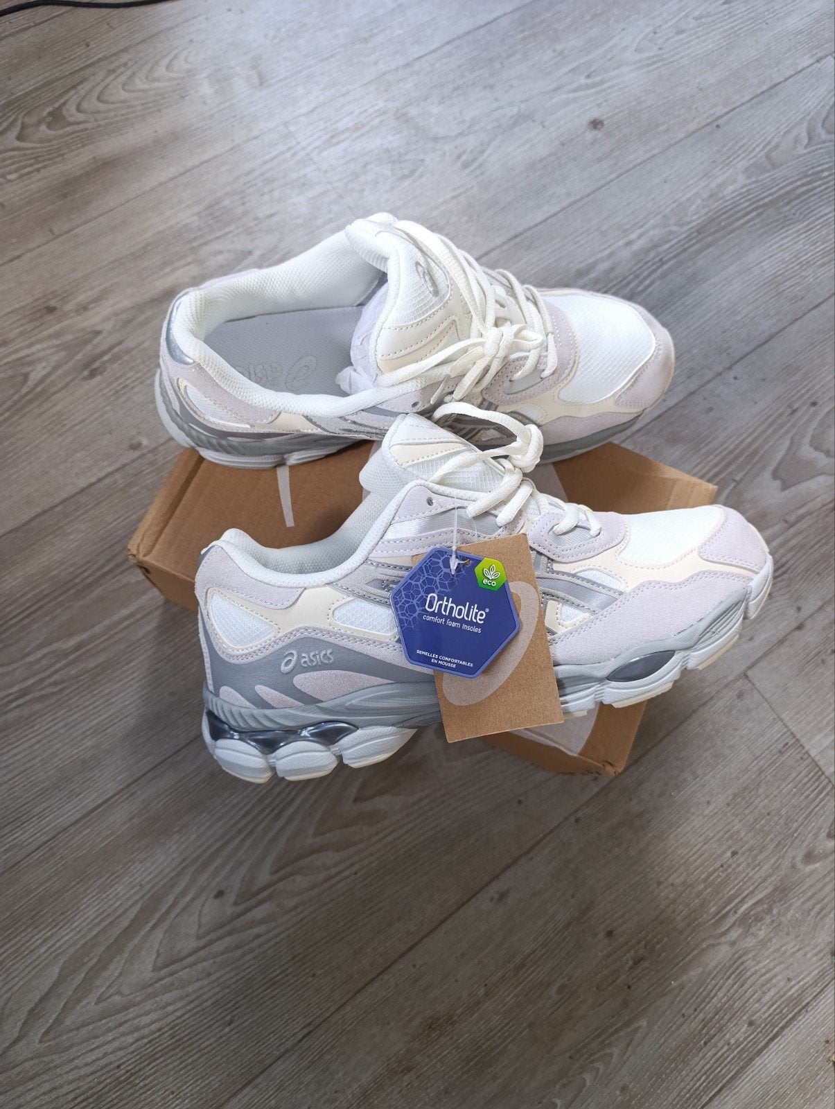 Asics Gel NYC | Grijs | 46 | Cream grey, Kleding | Heren, Schoenen, Overige kleuren, Nieuw, Ophalen of Verzenden, Sneakers of Gympen