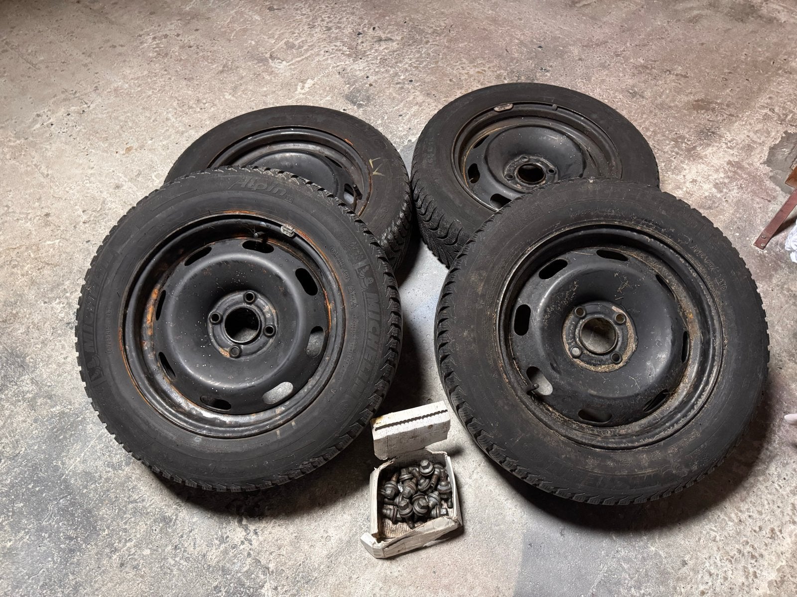 Winterbanden met velgen voor Peugeot 208 - 1 seizoen gebruik, Auto-onderdelen, Ophalen, Gebruikt, 15 inch, Banden en Velgen