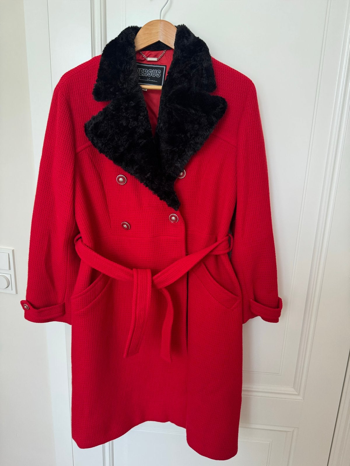 Versus Versace Rode Wollen Jas met Bontkraag, Ophalen of Verzenden, Zo goed als nieuw, Maat 38/40 (M), Rood