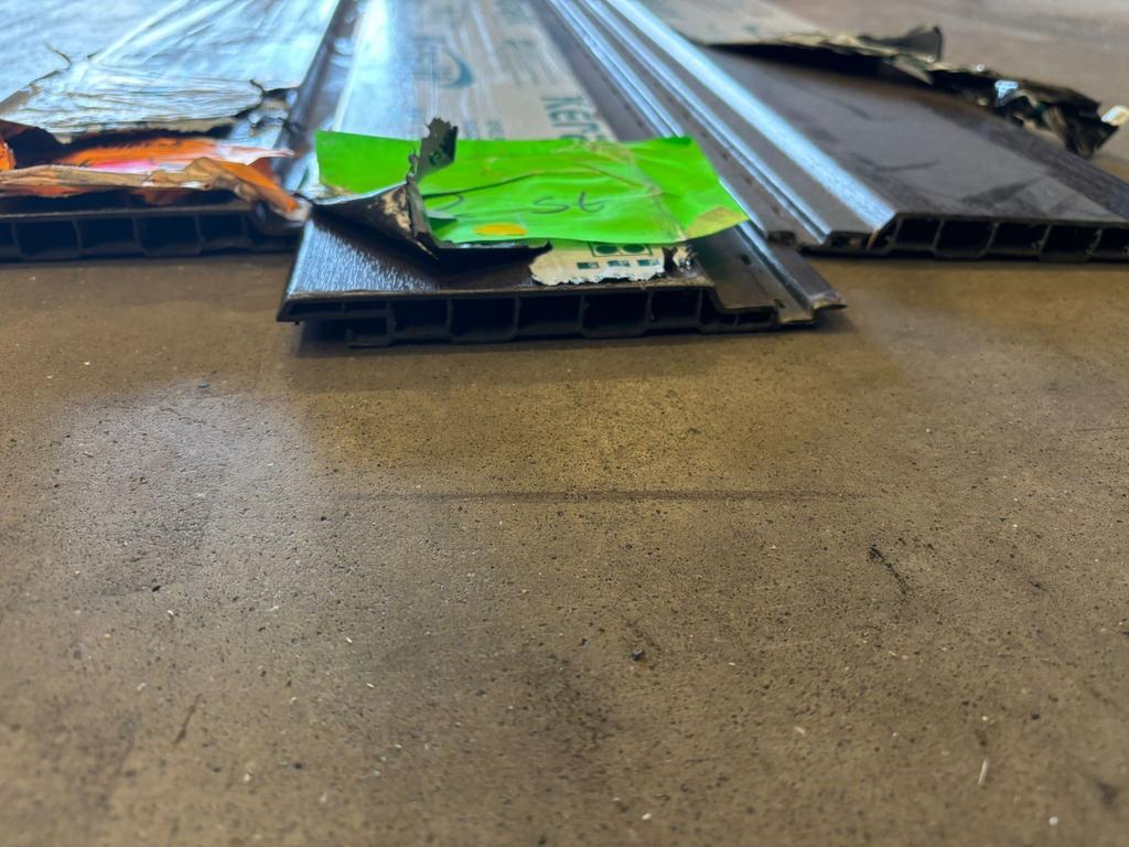 Heering Keralit Sponningdeel 143mm Donkerbruin 6000mm, Ophalen, Overige materialen, Zwart, Zo goed als nieuw