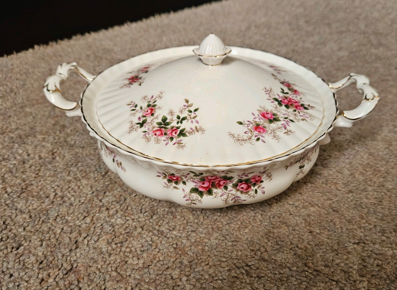 Vintage Royal Albert Lavender Rose Soepterrine, Antiek en Kunst, Ophalen of Verzenden