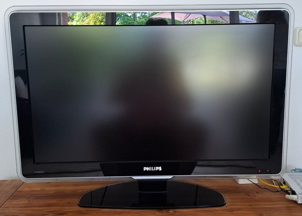 IVM EMIGRATIE TE KOOP: Philips Cineos TV 37PFL96033D/10, Ophalen, Philips, Gebruikt, 50 Hz