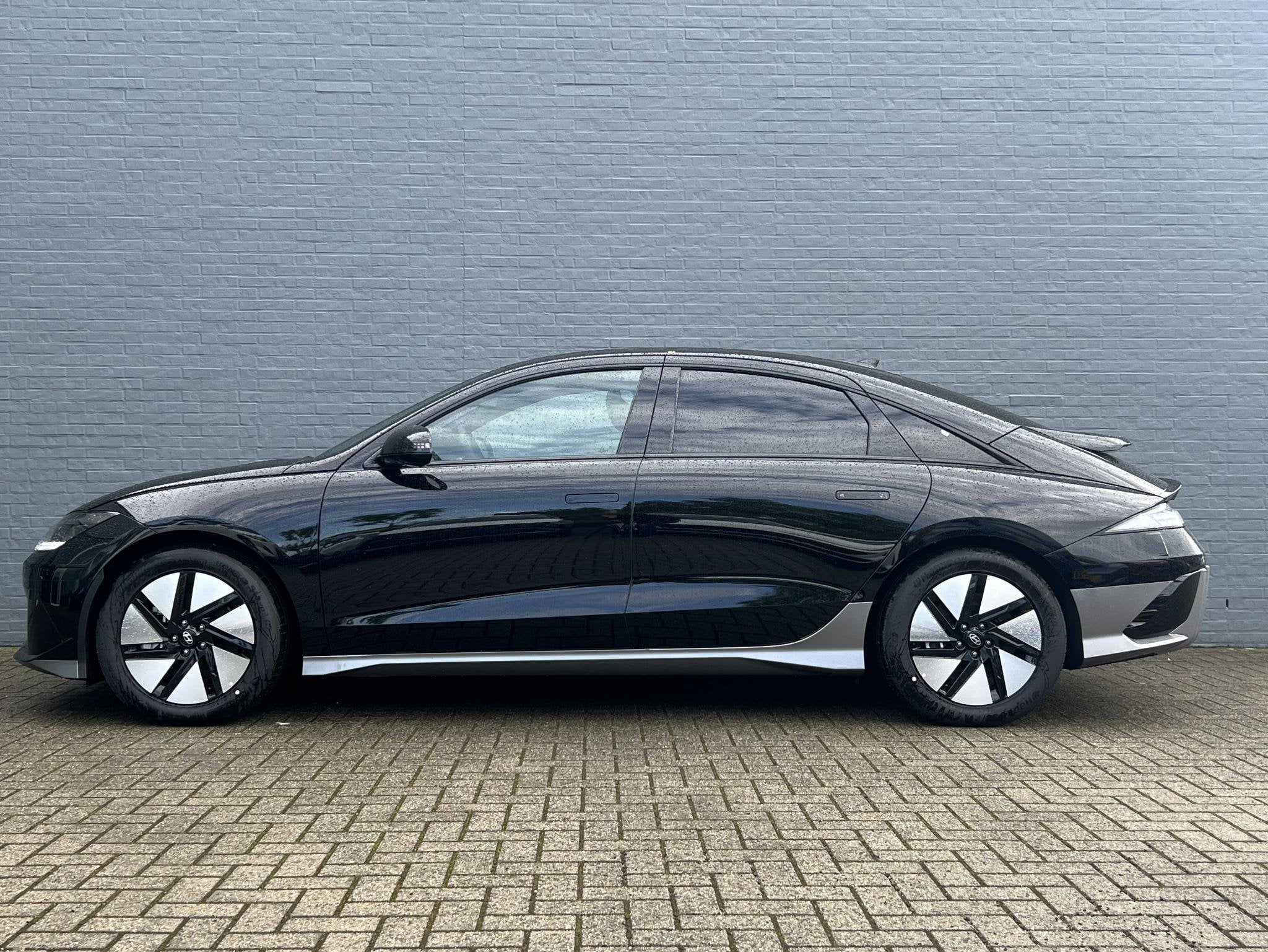 Hyundai IONIQ 6 Connect 77.4 kWh Showroom opruiming, Automaat, 228 pk, 1885 kg, Zwart