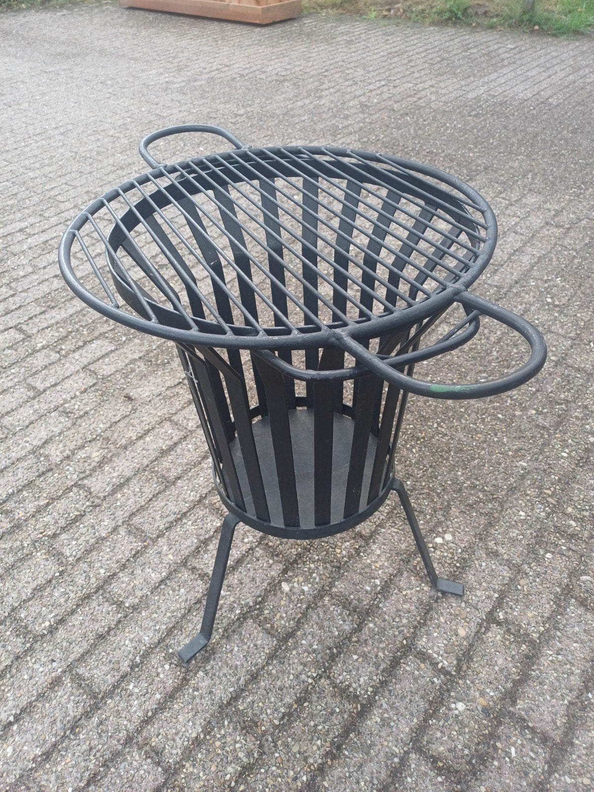 Degelijke Vuurkorf met BBQ Rooster., Tuin en Terras, Vuurkorven, Ophalen of Verzenden, Nieuw