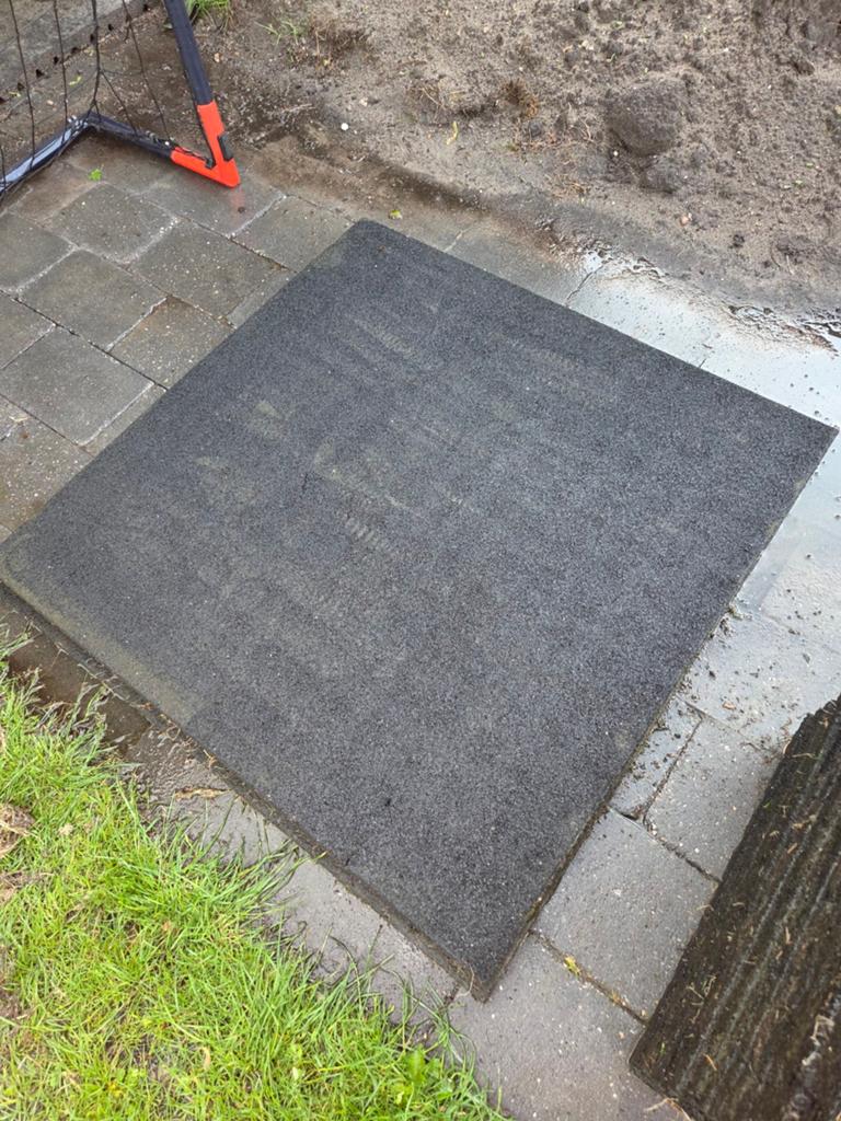Rubberen tegels 100x100x4,5cm - 2 stuks, Ophalen