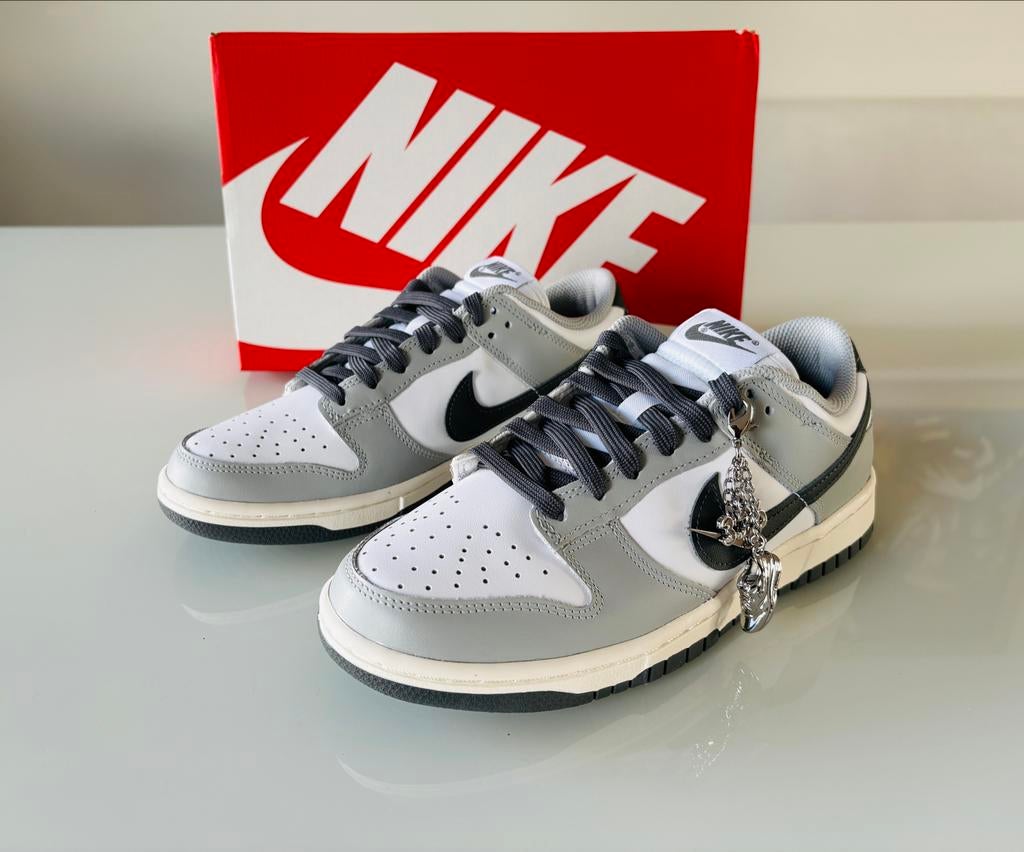 Nike Dunk Low Light Smoke Grey | 38.5, Kleding | Dames, Schoenen, Ophalen, Nieuw, Grijs, Sneakers of Gympen
