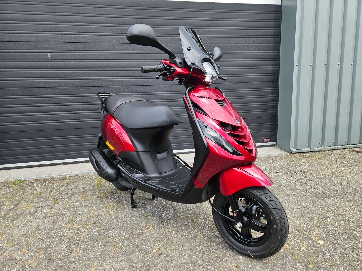 PIAGGIO ZIP 4T E5 BROM BJ12-2025 CANDY RED 2239KM MAL VARIO, Fietsen en Brommers, Scooters | Piaggio, Onbekend, Ophalen of Verzenden