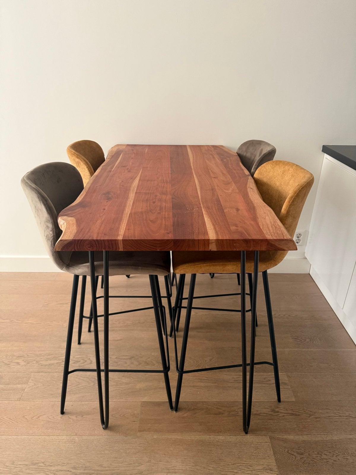 Acacia wood bar table woth 5 chairs, Ophalen, 100 tot 150 cm, 50 tot 100 cm, Zo goed als nieuw