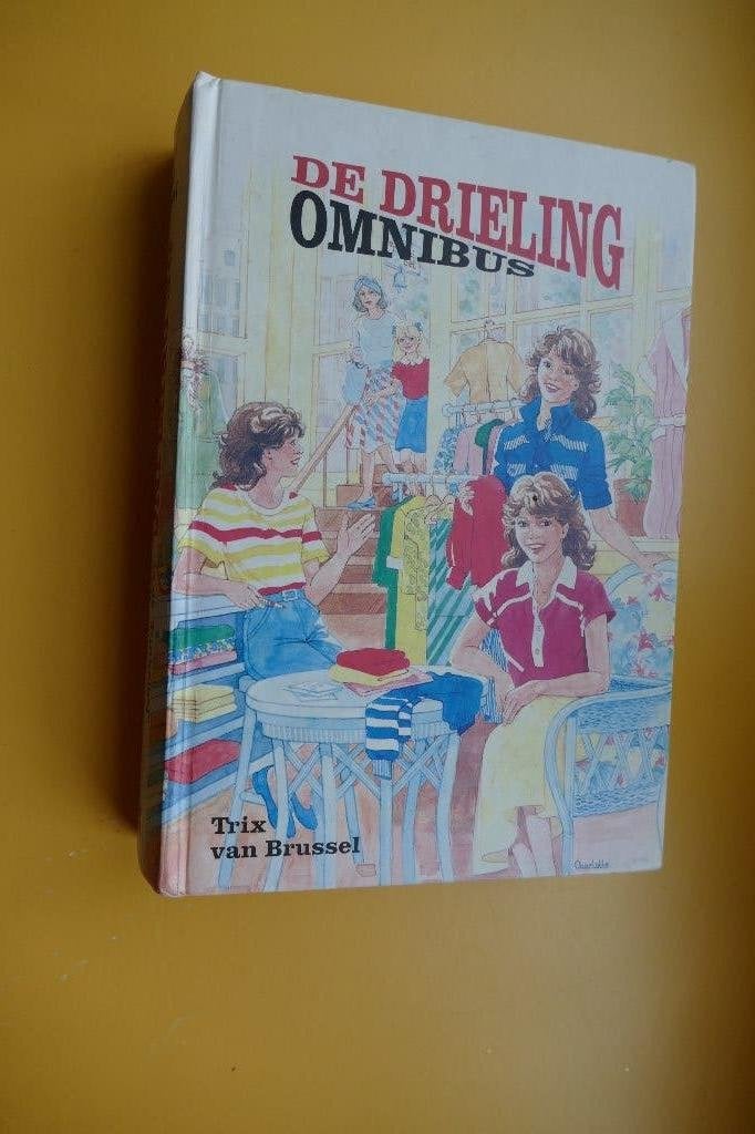Trix van Brussel – De drieling omnibus, Ophalen of Verzenden, Gelezen, Trix van Brussel, Fictie