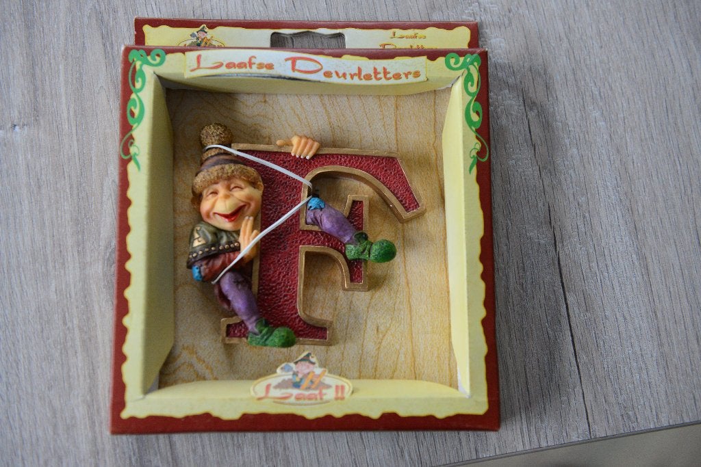 EFTELING = Laafse Deurletters = De Letter F, Verzenden, Zo goed als nieuw, Button of Speldje
