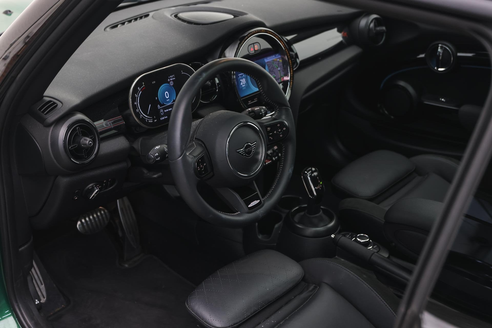 MINI Hatchback Cooper Rockingham GT JCW Automaat / Panoramad, Auto's, Dealer onderhouden, 136 pk, Gebruikt, Met garantie (alle)
