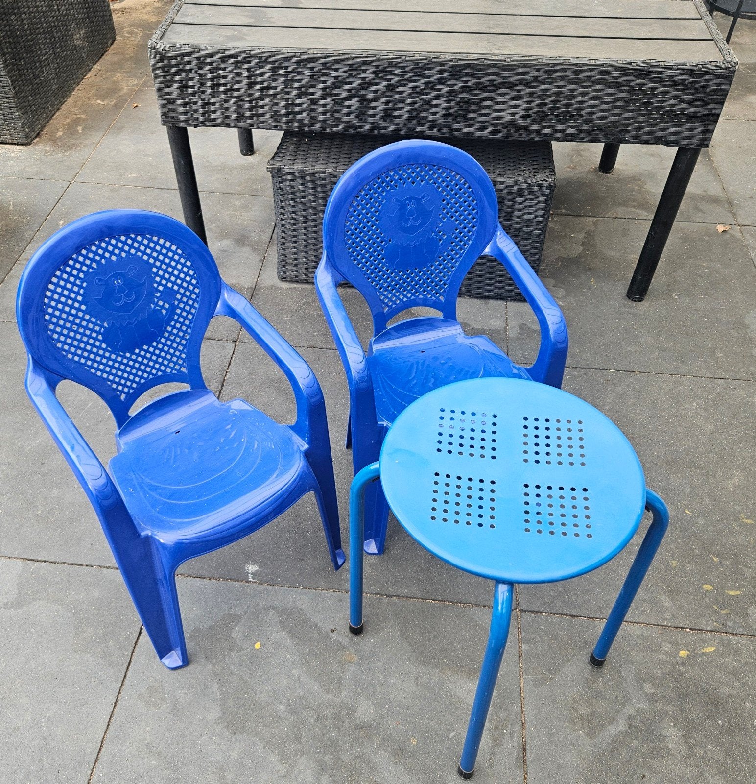 gratis kinderstoelen en tafel, Tuin en Terras, Ophalen, Gebruikt