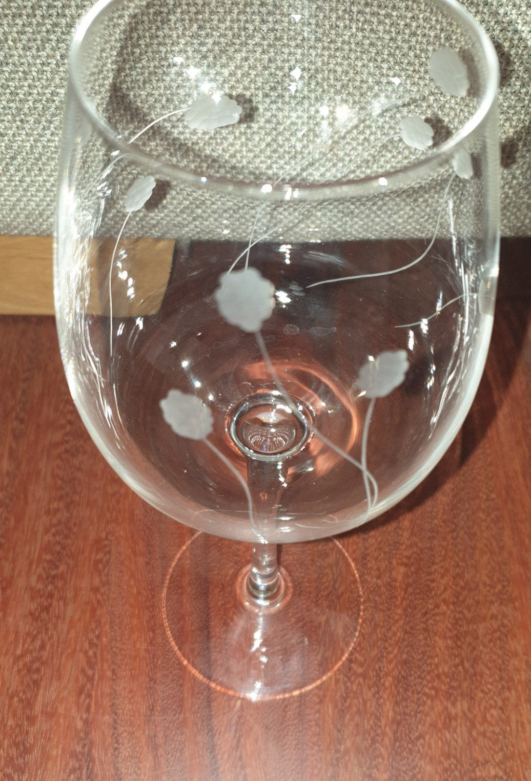 🍷🍷 2 wijnglazen, grote kelk  |  gegraveerd, Ophalen of Verzenden, Zo goed als nieuw