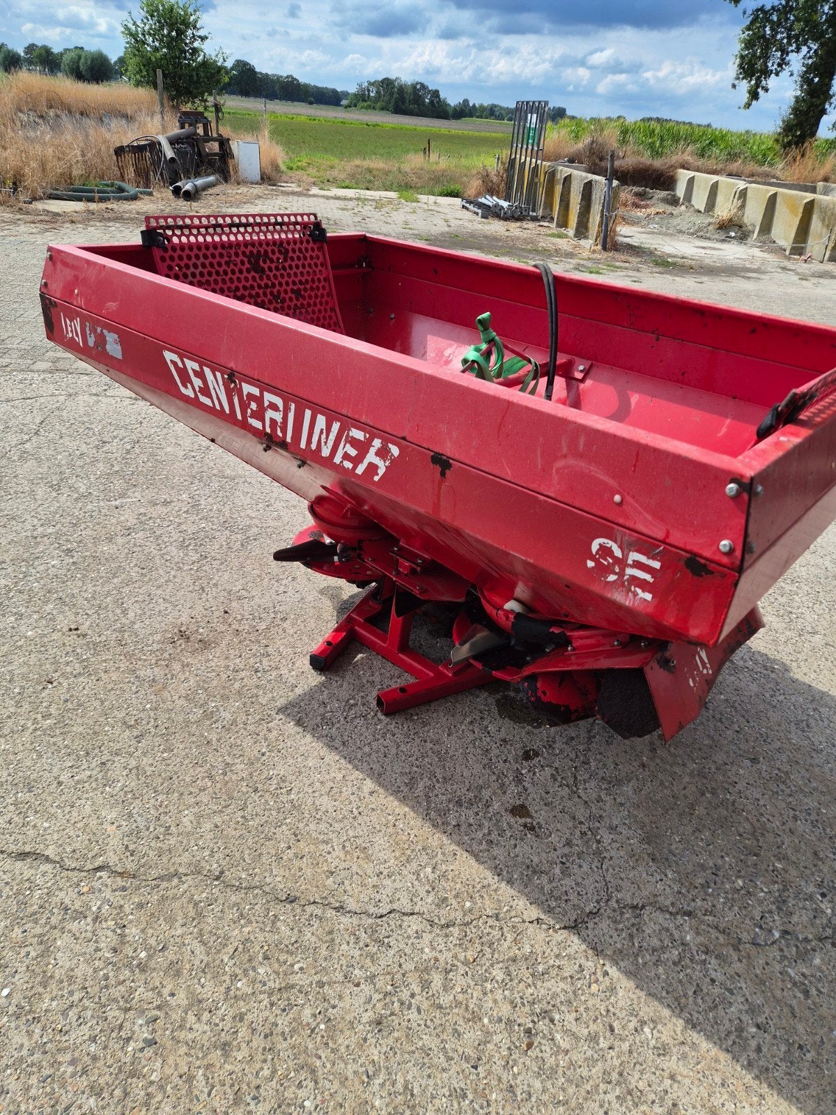 Lely Centerliner kunst meststrooier, Ophalen, Akkerbouw, Gewasbescherming en Bemesting