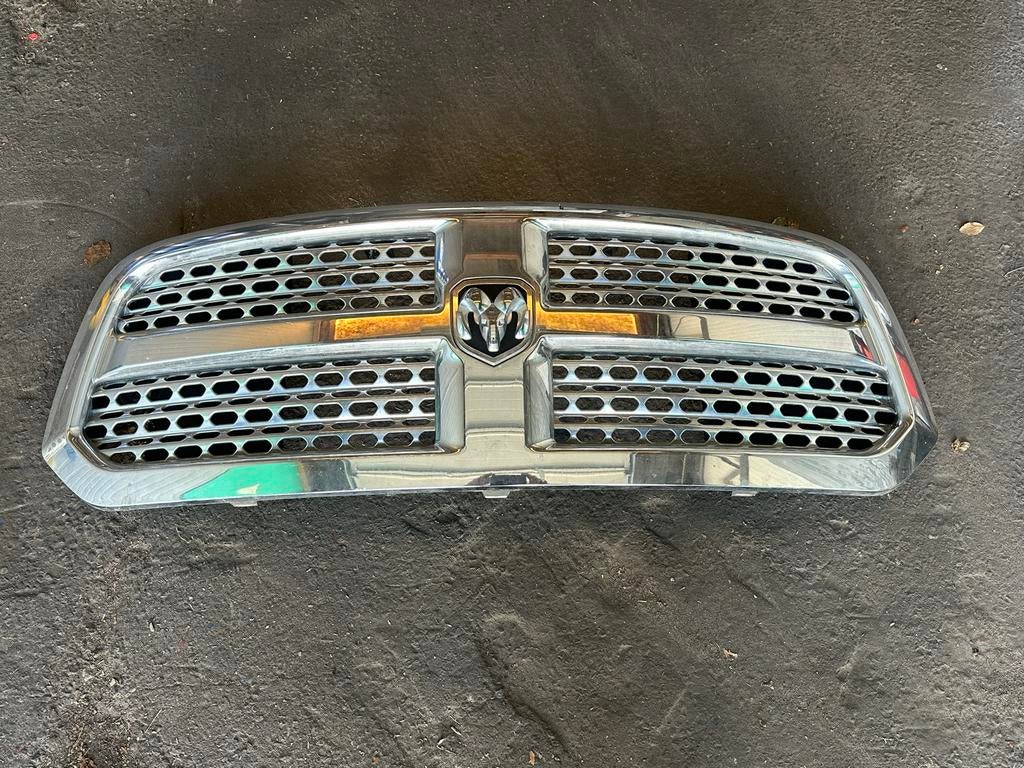 Dodge Ram 1500 grill. Schadevrij, Ophalen