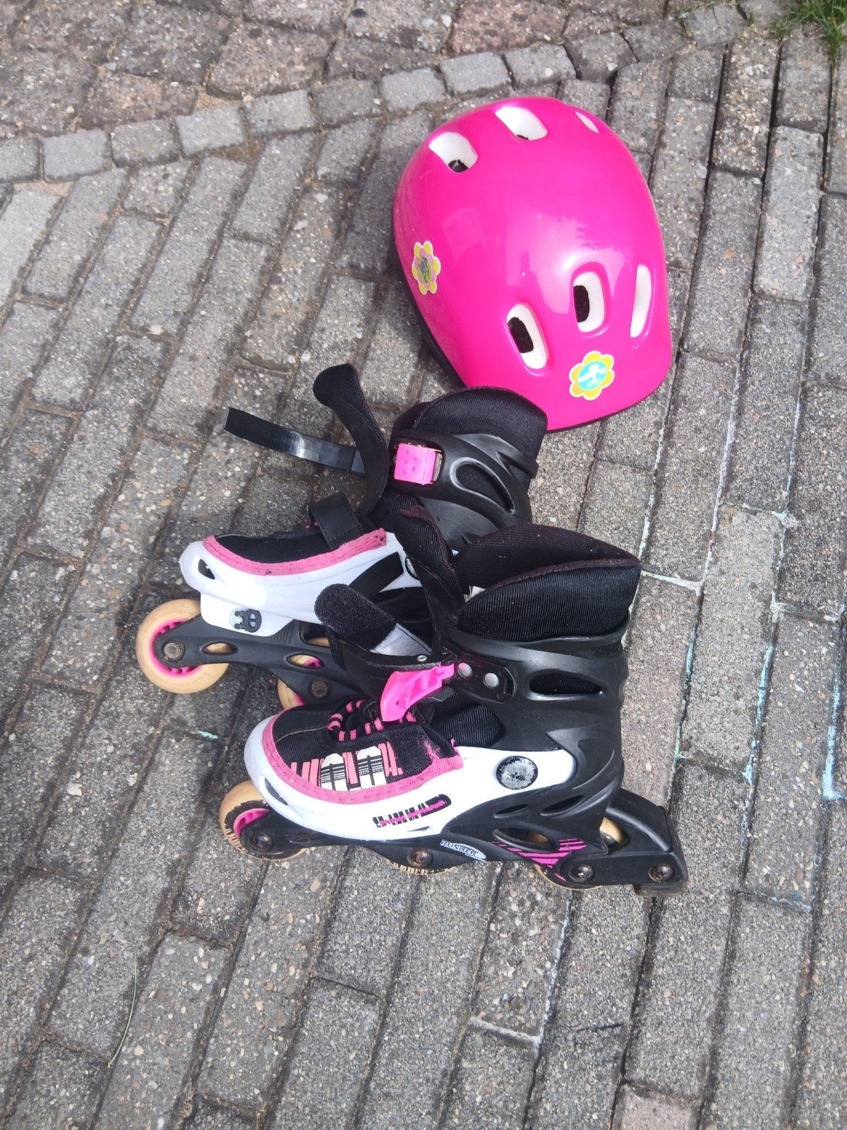 Roze inline skates met helm - verstelbaar maat 31-34, Kinderen en Baby's, Speelgoed | Buiten | Rolschaatsen, Ophalen, Verstelbaar