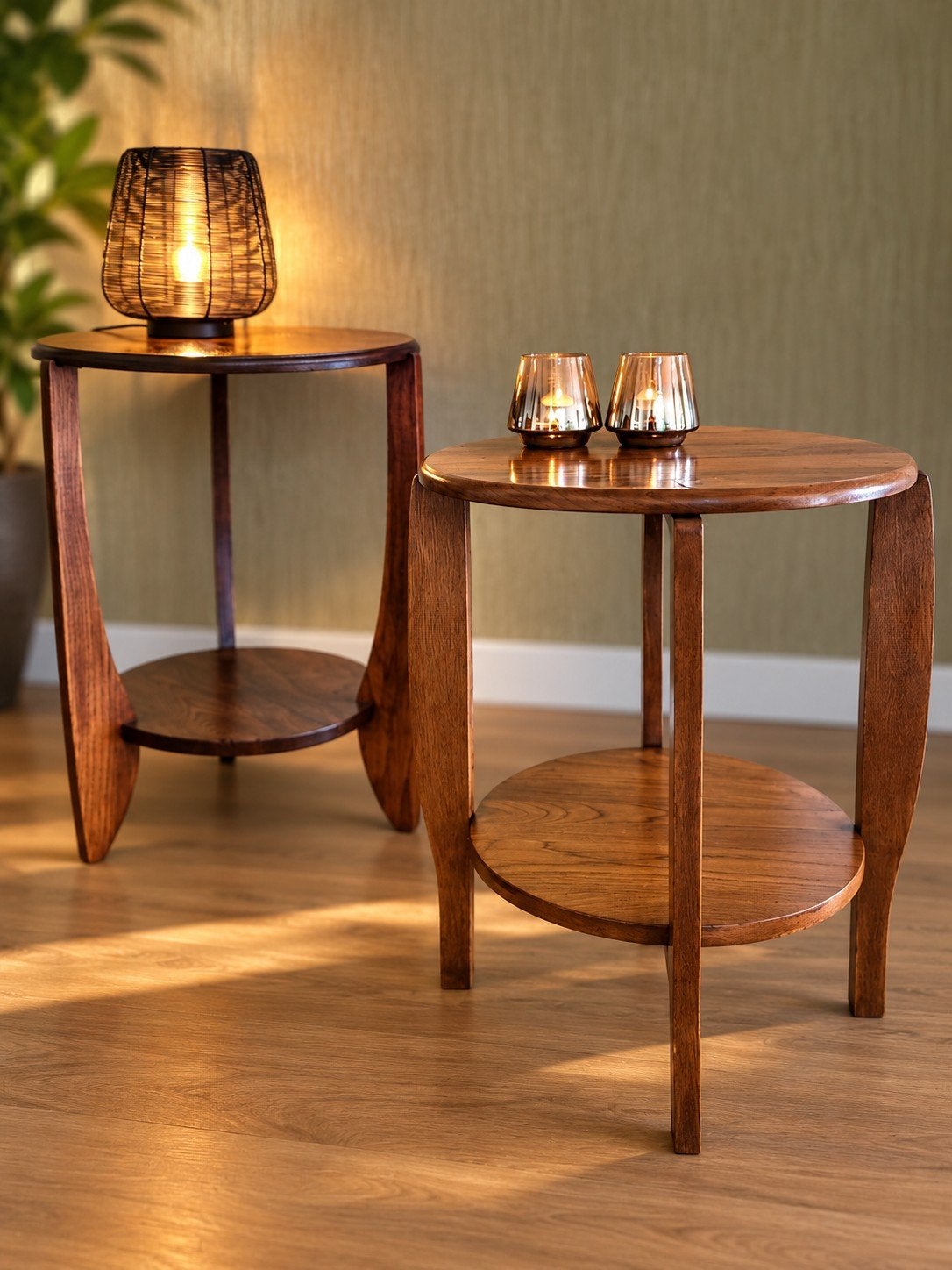 Art Deco vintage ronde bijzettafels met gebogen pootjes, Huis en Inrichting, Ophalen, 50 tot 100 cm, Zo goed als nieuw, Vintage Art Deco Nouveau Amsterdamse school Antiek