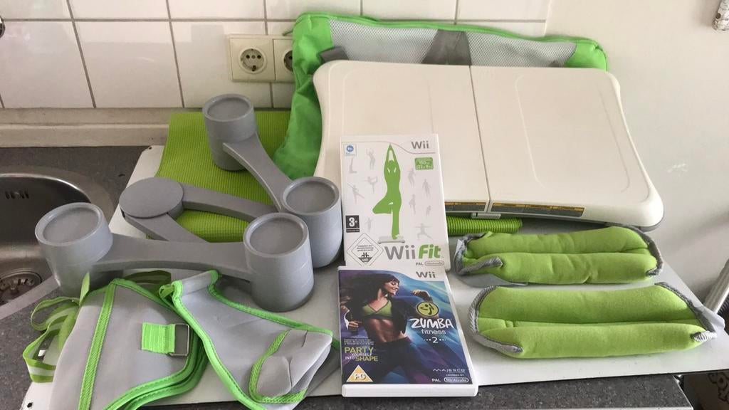 Wii Fit Balance Board met spellen en accessoires, Ophalen of Verzenden, Gebruikt, Overig
