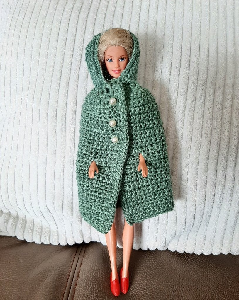 Vintage Barbie cape, nieuw, gehaakt van patroon jaren '60., Verzenden, Nieuw, Kleertjes