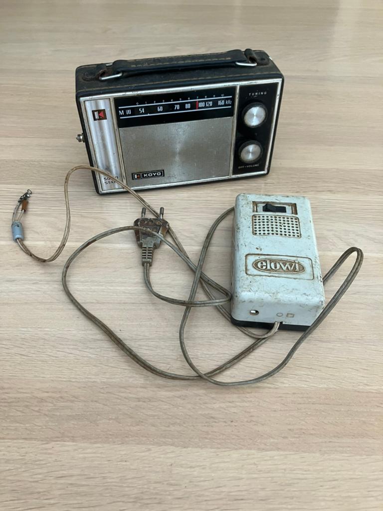 Vintage transistor radio met vintage adapter, Ophalen of Verzenden, Gebruikt
