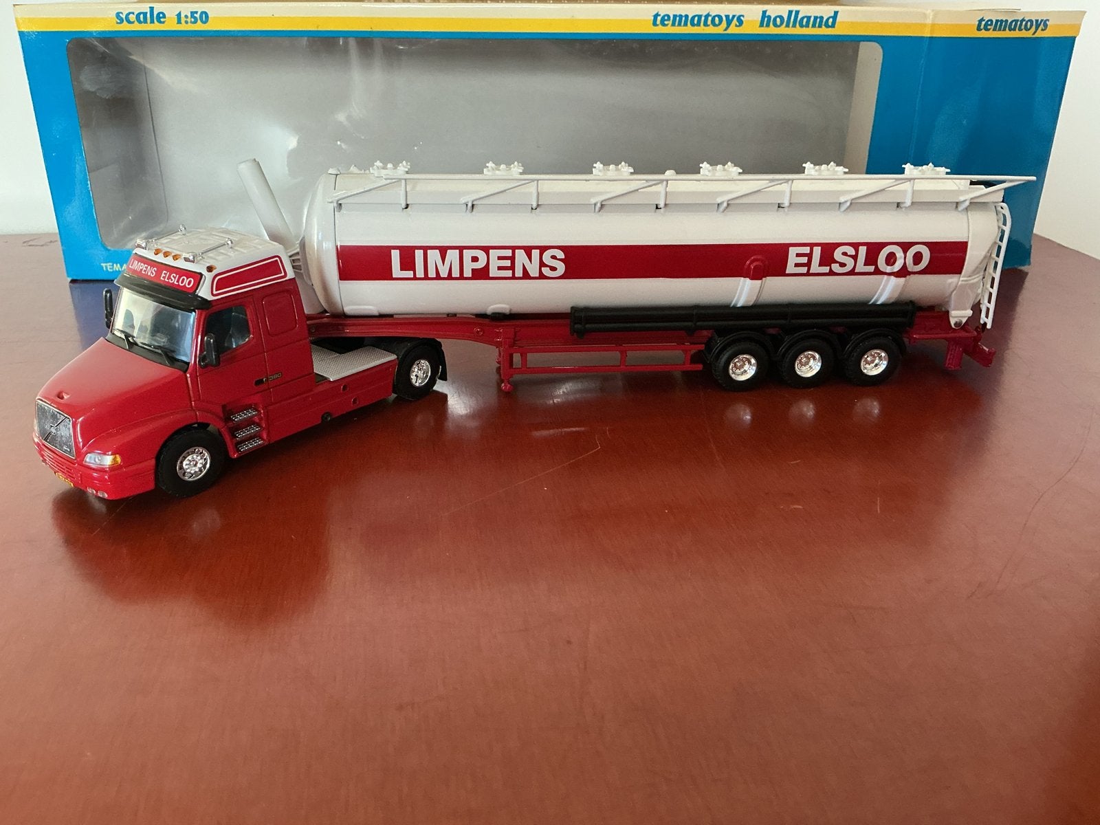 Volvo NH 12 / 380 Limpens Elsloo Lion Car schaalmodel, Ophalen of Verzenden, Zo goed als nieuw, Bus of Vrachtwagen, Lion Toys