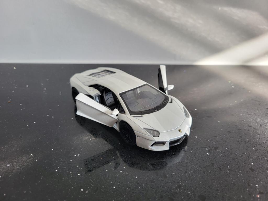 Lamborghini Aventador LP700-4 wit 1/38 Kinsmart, Hobby en Vrije tijd, Modelauto's | Overige schalen, Zo goed als nieuw, Auto, Ophalen of Verzenden