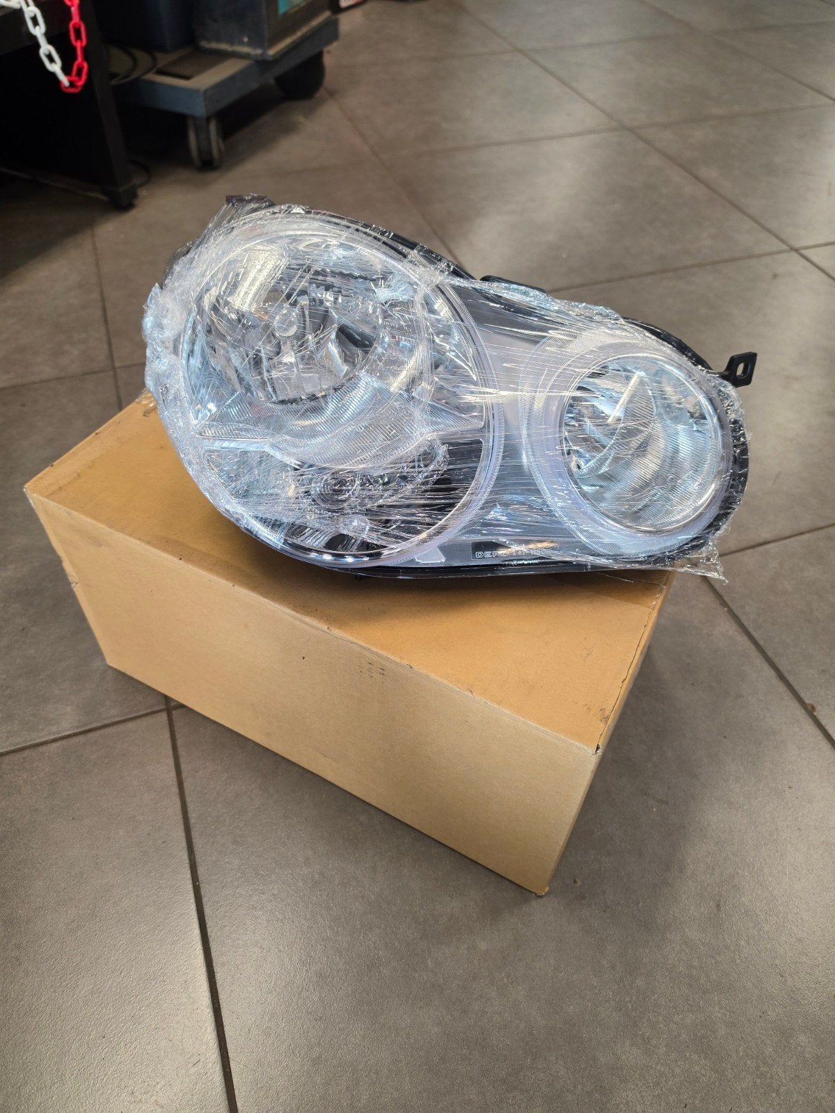 Nieuwe koplamp voor VW polo, rechts, Auto-onderdelen, Ophalen of Verzenden, Nieuw, Volkswagen