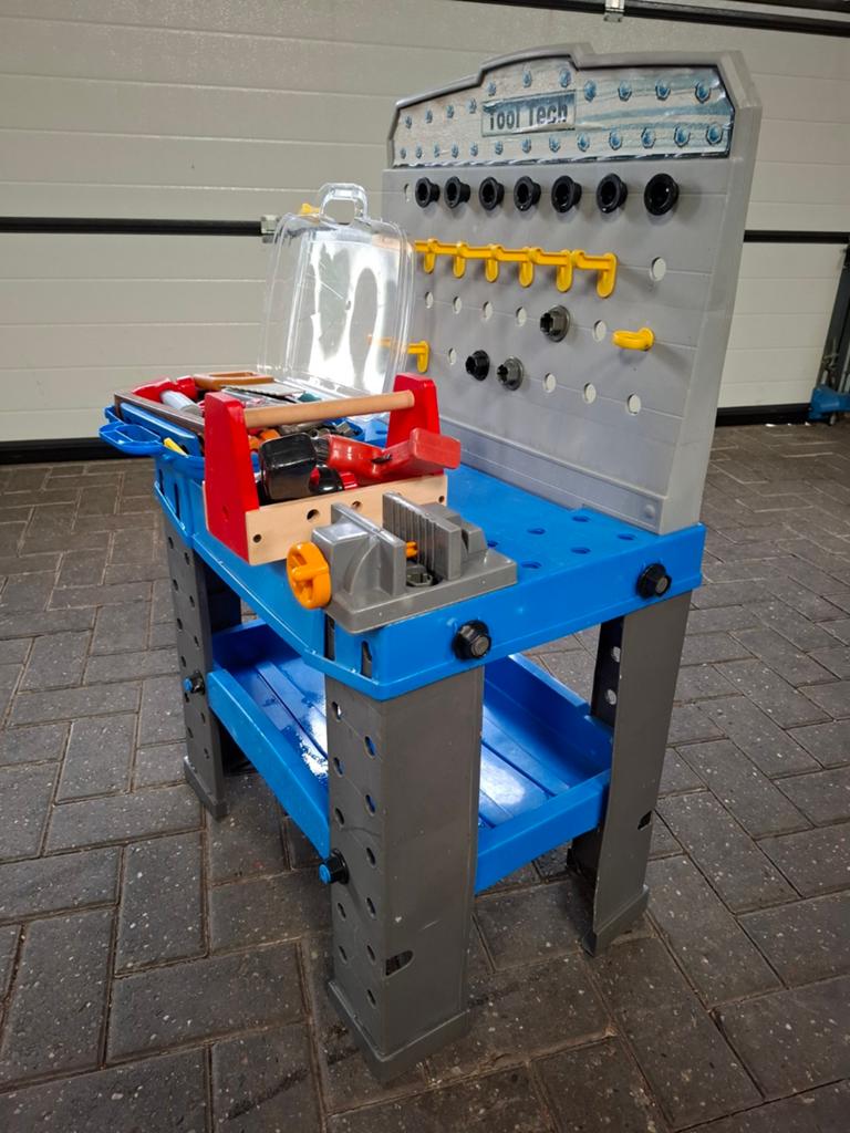 Werkbank/ werktafel met gereedschap, Ophalen