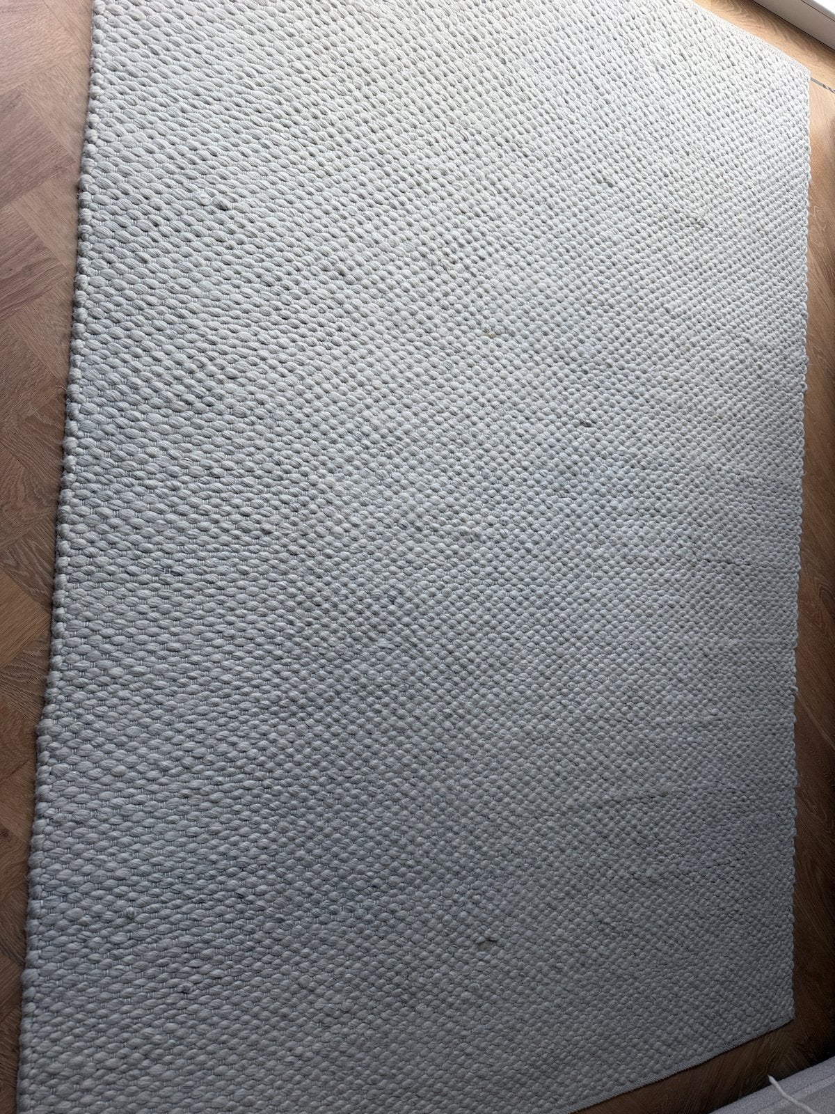 Bolia, Mooi woolen licht vloerkleed - Zo goed als nieuw, Ophalen, Wit, 150 tot 200 cm, 200 cm of meer