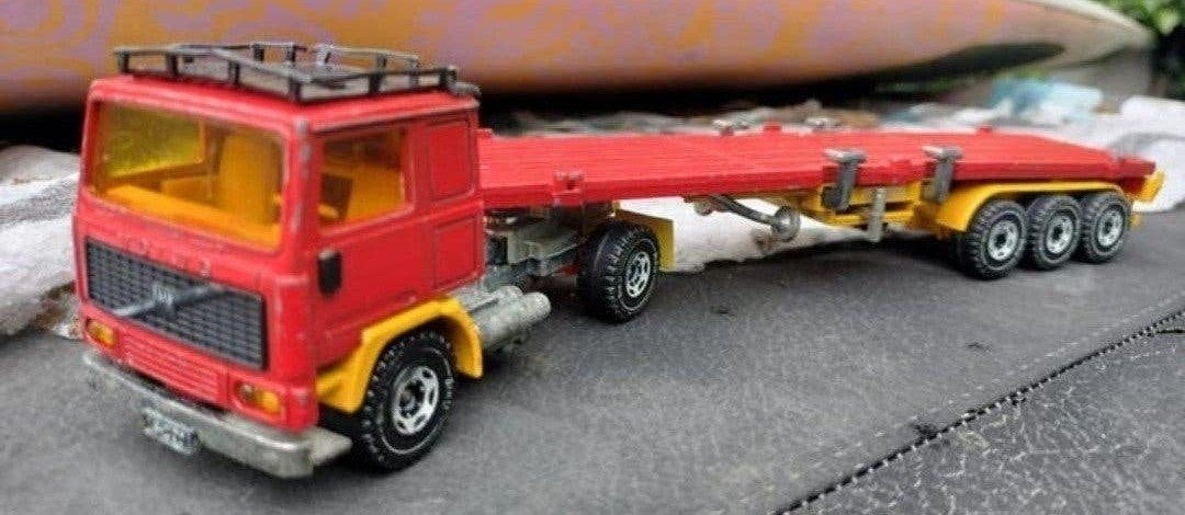 VOLVO TREKKER OPLEGGER KLASSIEKE SIKU, Hobby en Vrije tijd, Ophalen of Verzenden, Gebruikt, Bus of Vrachtwagen, SIKU