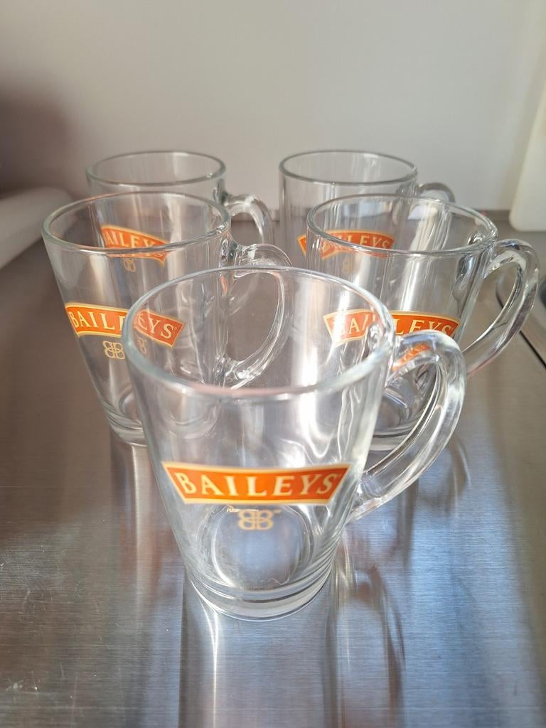 BAILEYS glazen, rode logo 5 stuks, Ophalen of Verzenden, Zo goed als nieuw, Borrel- of Shotglas