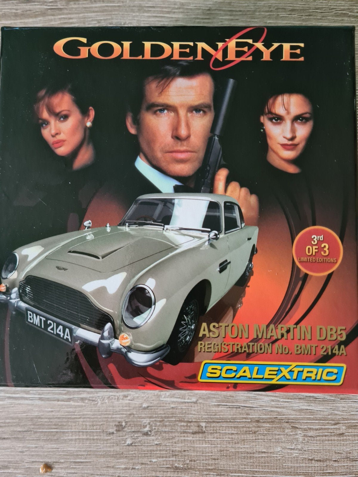 Scalextric GoldenEye Aston Martin DB5 Limited Edition, Hobby en Vrije tijd, Modelauto's | Overige schalen, Ophalen of Verzenden