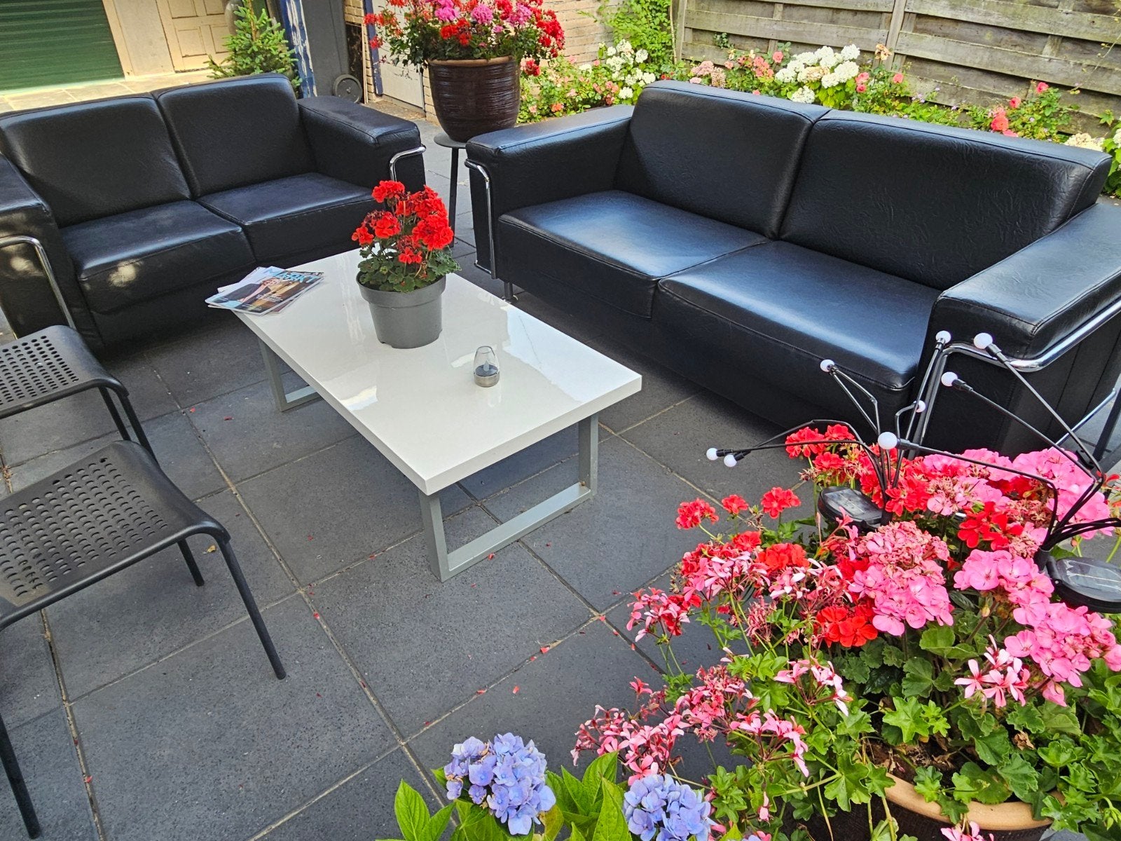 Lederlook banken in prima staat - 150x200cm, Huis en Inrichting, Banken | Bankstellen, Ophalen, 150 tot 200 cm, Tweepersoons, Zo goed als nieuw