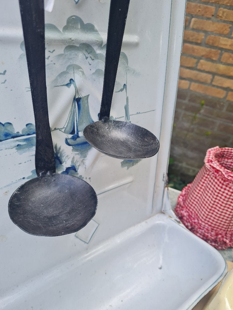 2 metalen lepels, kandelaars prijs p/st foto 1 en 2, Heikant 21 Kaatsheuvel, Bruin, Belle Vieille Brocante, Nieuw