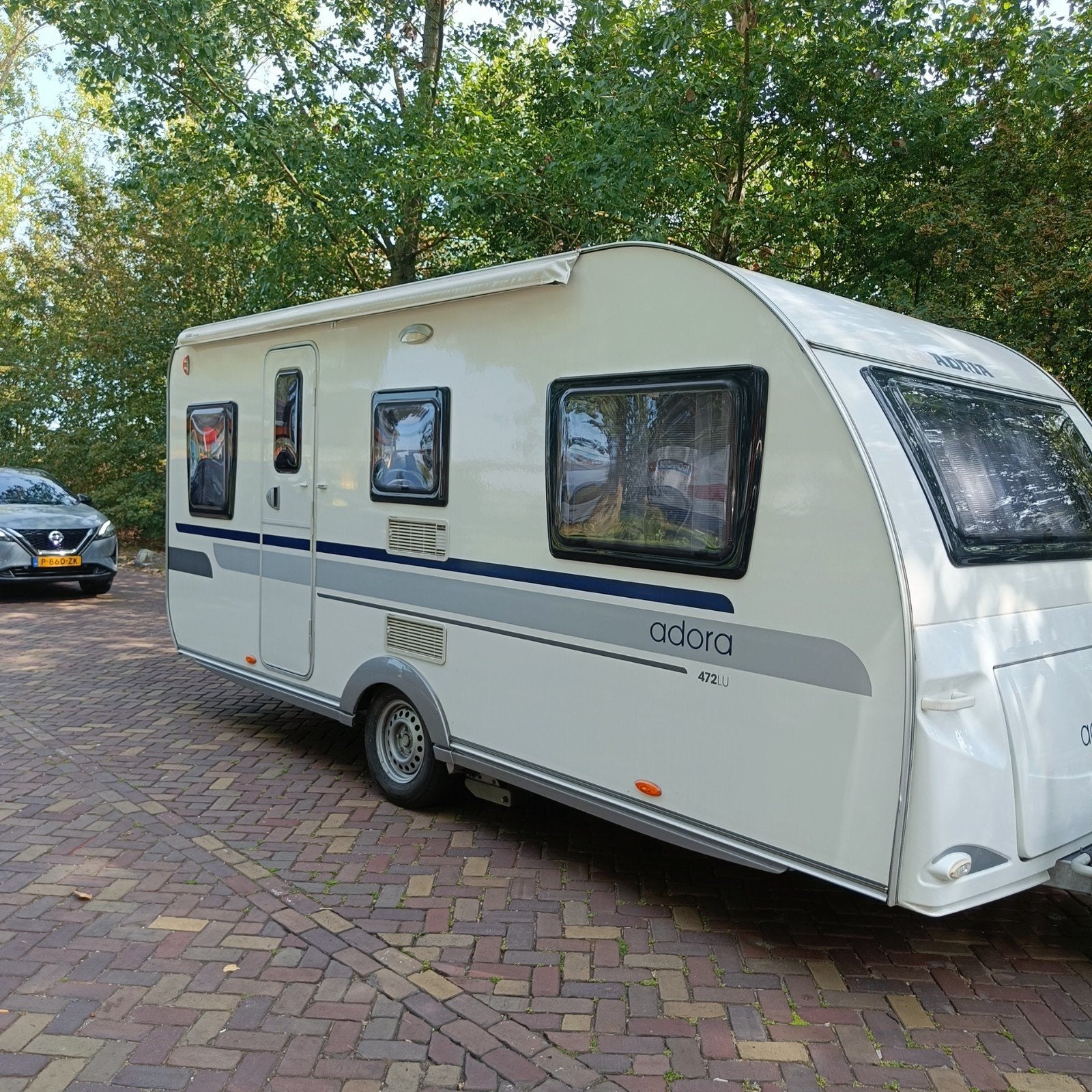 ADRIA ADORA 470 LU 2012 +ENKELE BEDDEN+MOVER ETC. ALS NIEUW!, 2 aparte bedden, Rondzit, Bedrijf, Schokbreker