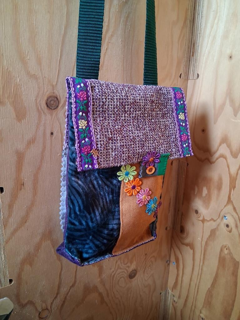 Handmade tasje voor telefoon etc.  Gerecycled.  Nieuw en uni, Ophalen of Verzenden, Nieuw, Groen, Schoudertasje