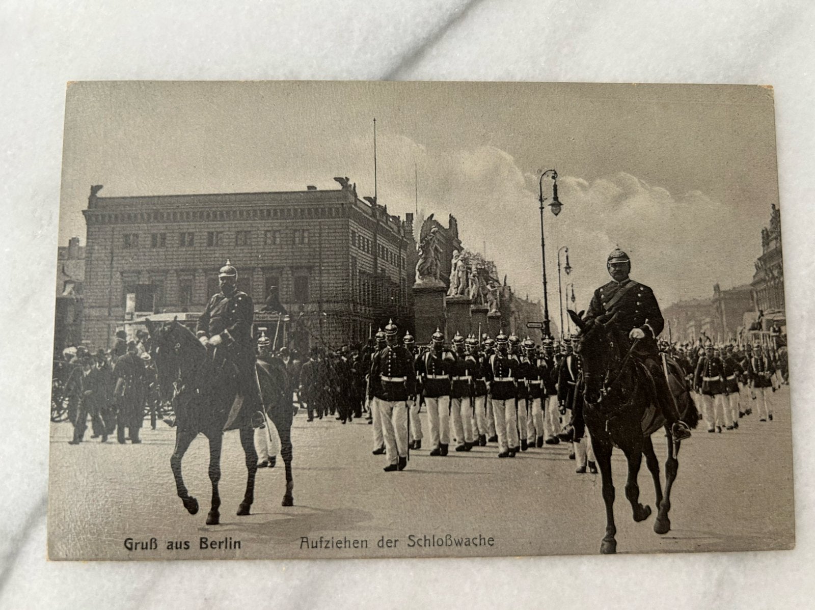 Postkaart schlosswache Berlijn, Ophalen of Verzenden, Landmacht, Nederland, Foto of Poster