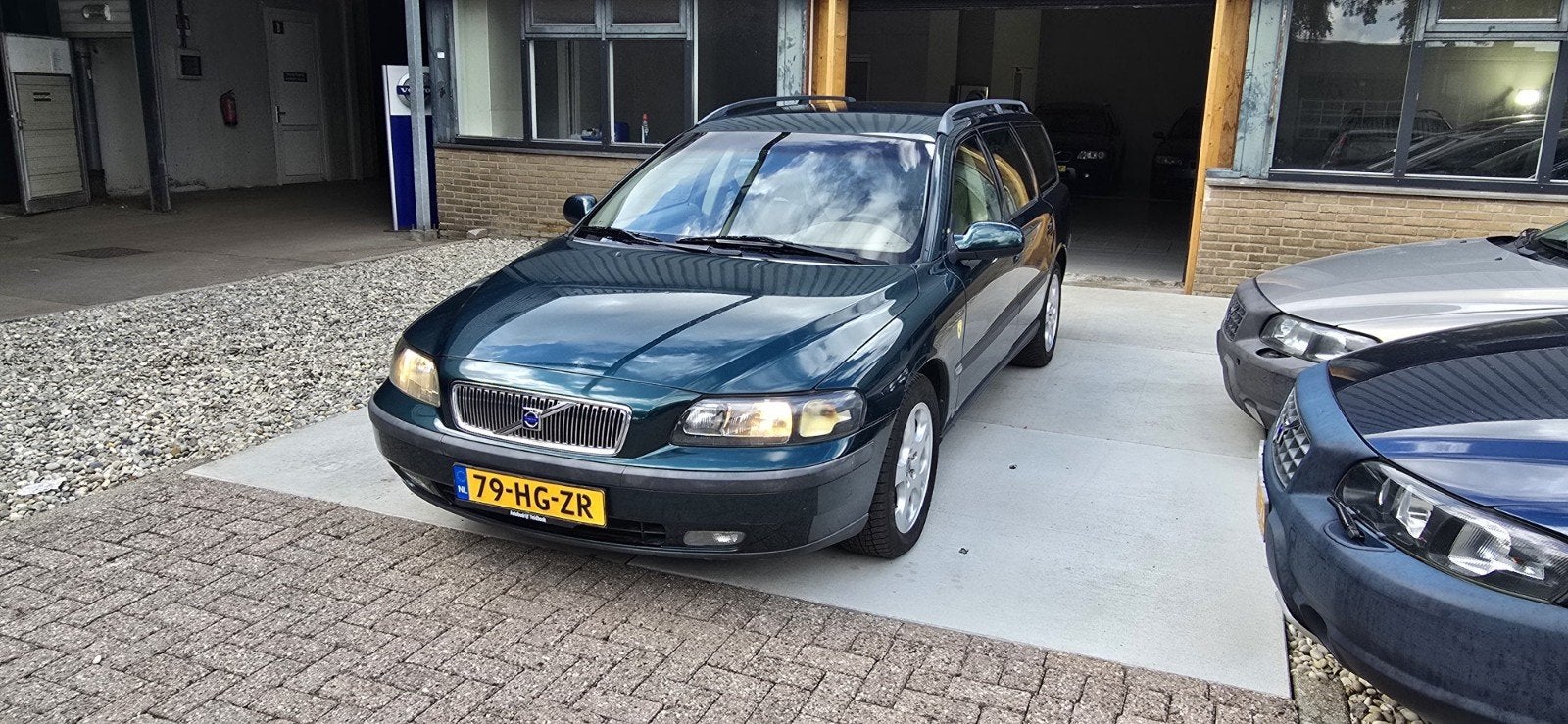 Volvo V70 2.4 140PK AUT 2001 Groen, Auto's, Volvo, 1800 kg, Beige, Leder en Stof, 2435 cc