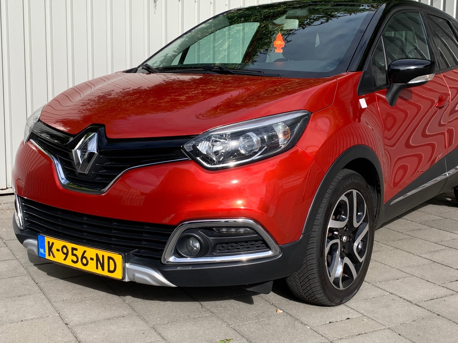 Renault Captur 1.2 TCe Helly Hansen|Automaat|154000KM|Naviga, Auto's, Stof, Zwart, 4 cilinders, SUV of Terreinwagen