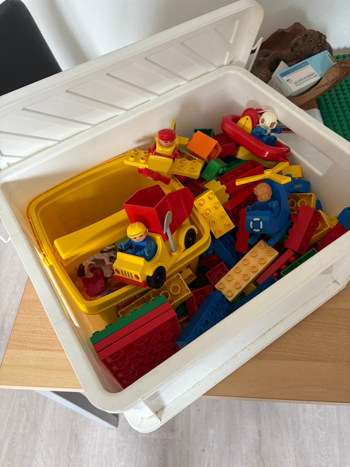 Krat met Duplo Lego en grote grondplaat, Gebruikt, Overige thema's, Ophalen of Verzenden, Duplo